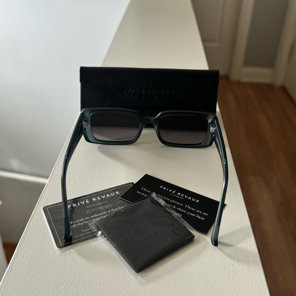 Brand new”Prive Revaux”Unisex sunglasses.(Case,washcloth included).Color-black🖤 - Picture 12 of 16